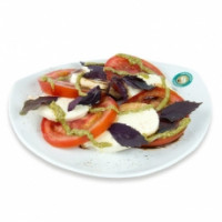 Տոմատի և մոցարելլայի աղցան Տոմատի և մոցարելլայի աղցան